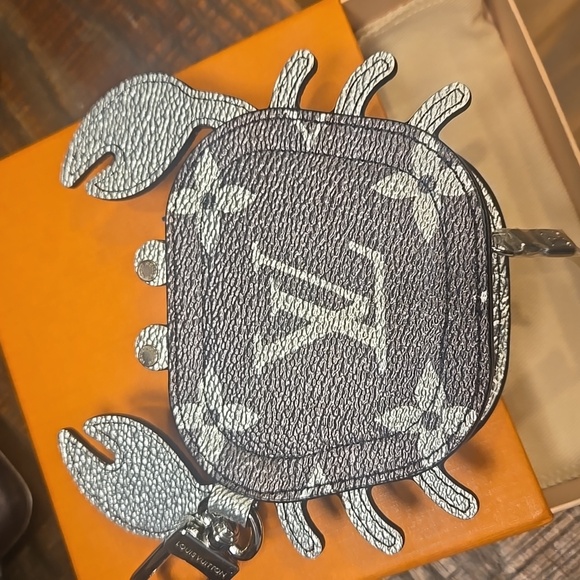 LOUIS VUITTON M02529 Monogram Club Crab Charm Wallet/Coin Case Pouch Key Holder - Picture 3 of 16